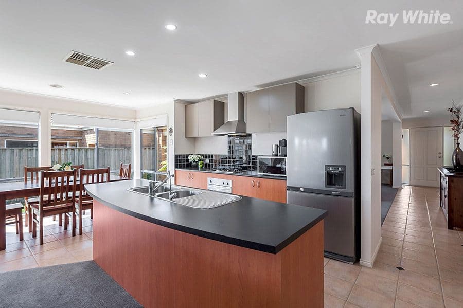 11 Evergreen Drive, South Morang VIC 3752, South Morang - Thumbnail 2