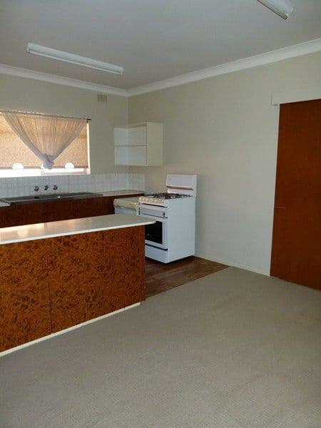 17 Queen Street, FORBES NSW 2871, Forbes - Thumbnail 2