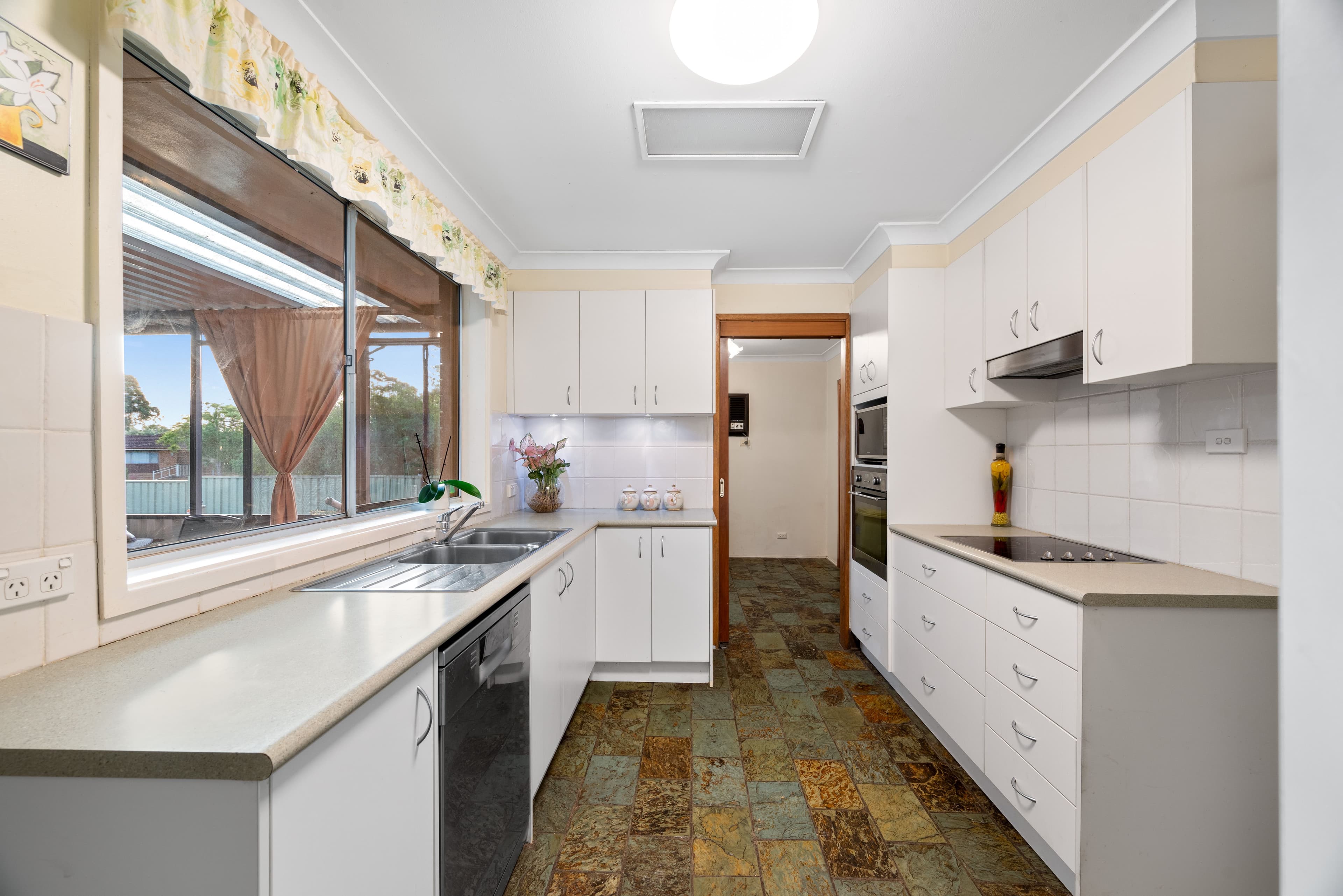 28 Aston Avenue, South Penrith NSW 2750, South Penrith - Thumbnail 4