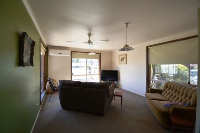 10 Coughlin Court, SEYMOUR VIC 3660, Seymour - Thumbnail 3