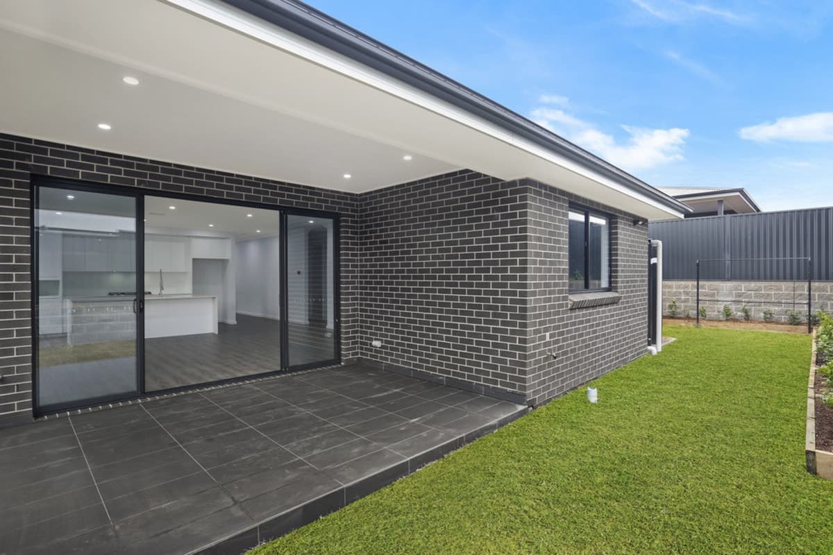 17 Roy Crescent, THIRLMERE, Thirlmere - Thumbnail 4