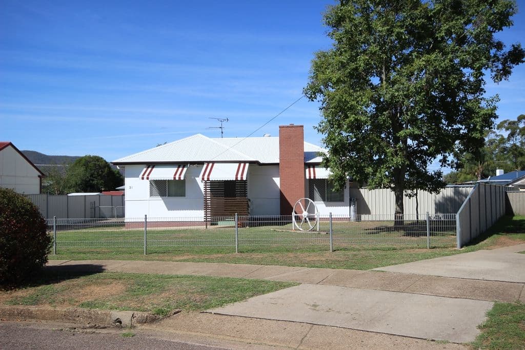 31 Petra Avenue, TAMWORTH NSW 2340, South Tamworth - Image 1