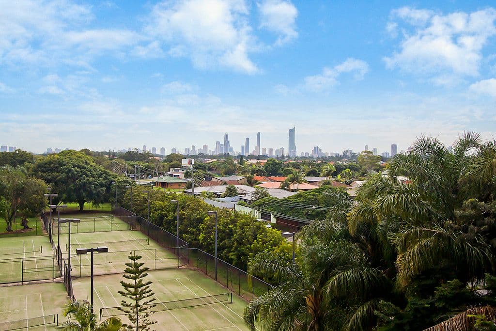 13 Fairway Drive, CLEAR ISLAND WATERS QLD 4226, Clear Island Waters - Thumbnail 5