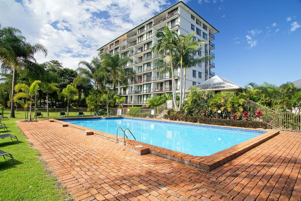 13 Fairway Drive, CLEAR ISLAND WATERS QLD 4226, Clear Island Waters - Thumbnail 8