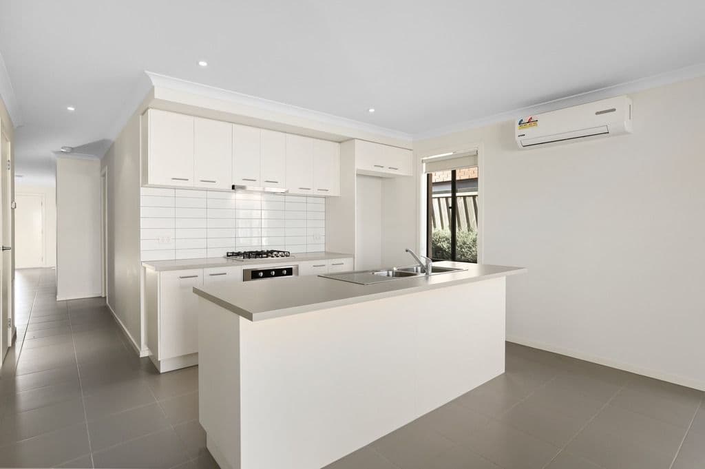 13 Smile Crescent, Wyndham Vale VIC 3024, Wyndham Vale - Thumbnail 4