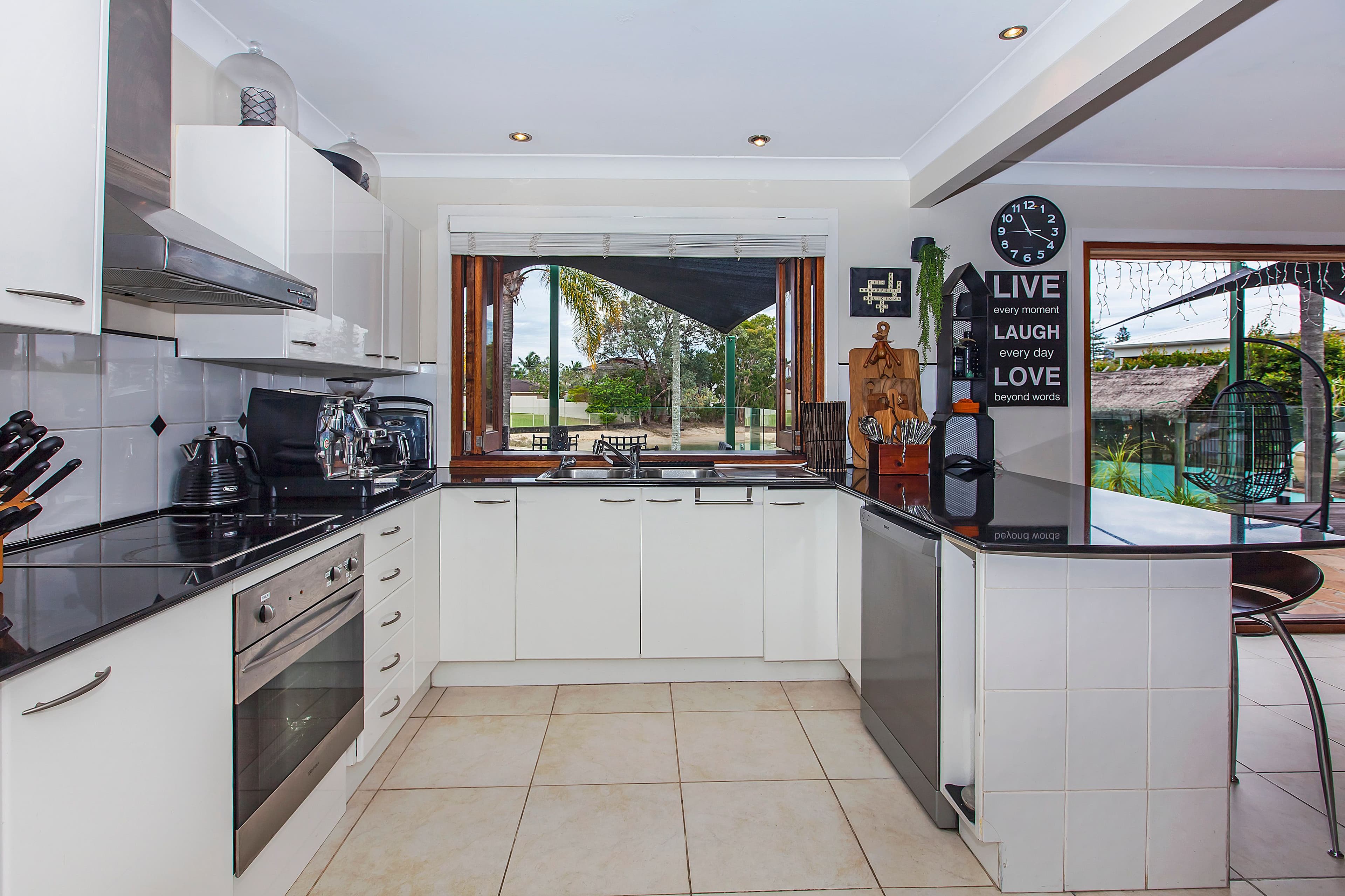 12 Beverley Crescent, Broadbeach Waters QLD 4218, Broadbeach Waters - Thumbnail 7