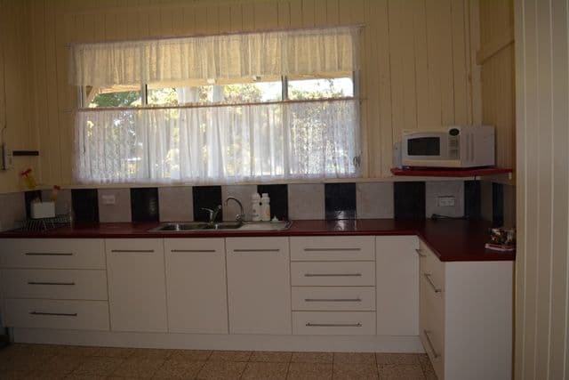 87 Shamrock Street, Blackall QLD 4472, Blackall - Thumbnail 4