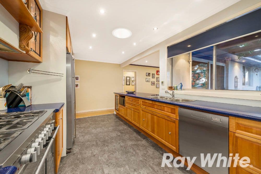77 Chatsworth Quadrant, Templestowe Lower VIC 3107, Templestowe Lower - Thumbnail 2