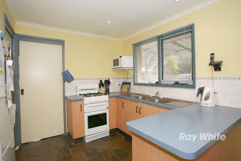 23 Joyce Street, CRANBOURNE VIC 3977, Cranbourne West - Thumbnail 2