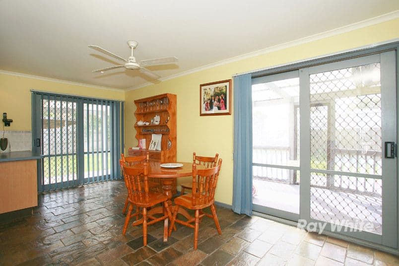 23 Joyce Street, CRANBOURNE VIC 3977, Cranbourne West - Thumbnail 4