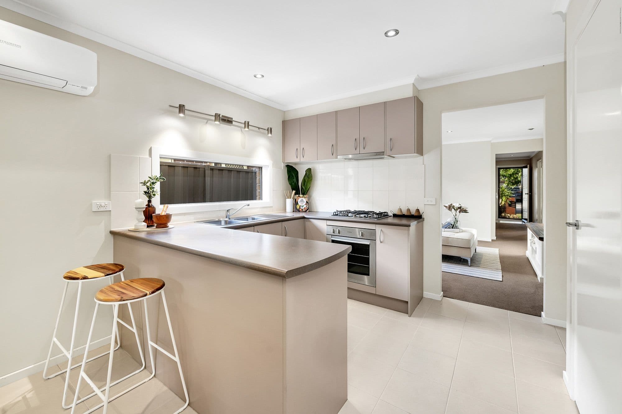 16 Gunyong Crescent, MANOR LAKES VIC 3024, Manor Lakes - Thumbnail 2