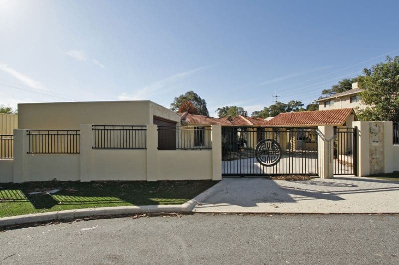 4 Blain Court, LEEMING WA 6149, Leeming - Image 1