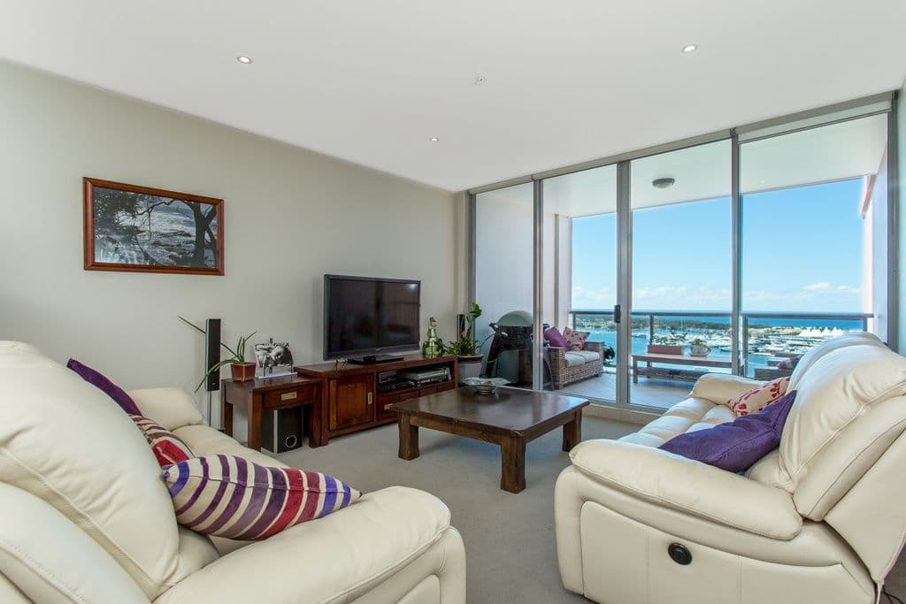 1 Como Crescent, SOUTHPORT QLD 4215, Southport - Thumbnail 3