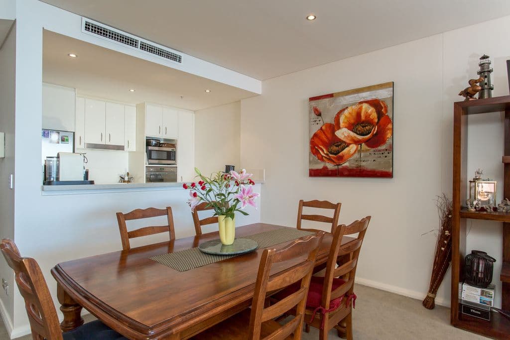 1 Como Crescent, SOUTHPORT QLD 4215, Southport - Thumbnail 4