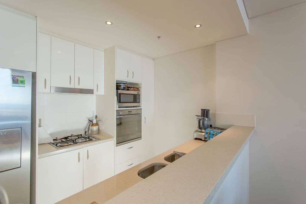 1 Como Crescent, SOUTHPORT QLD 4215, Southport - Thumbnail 5