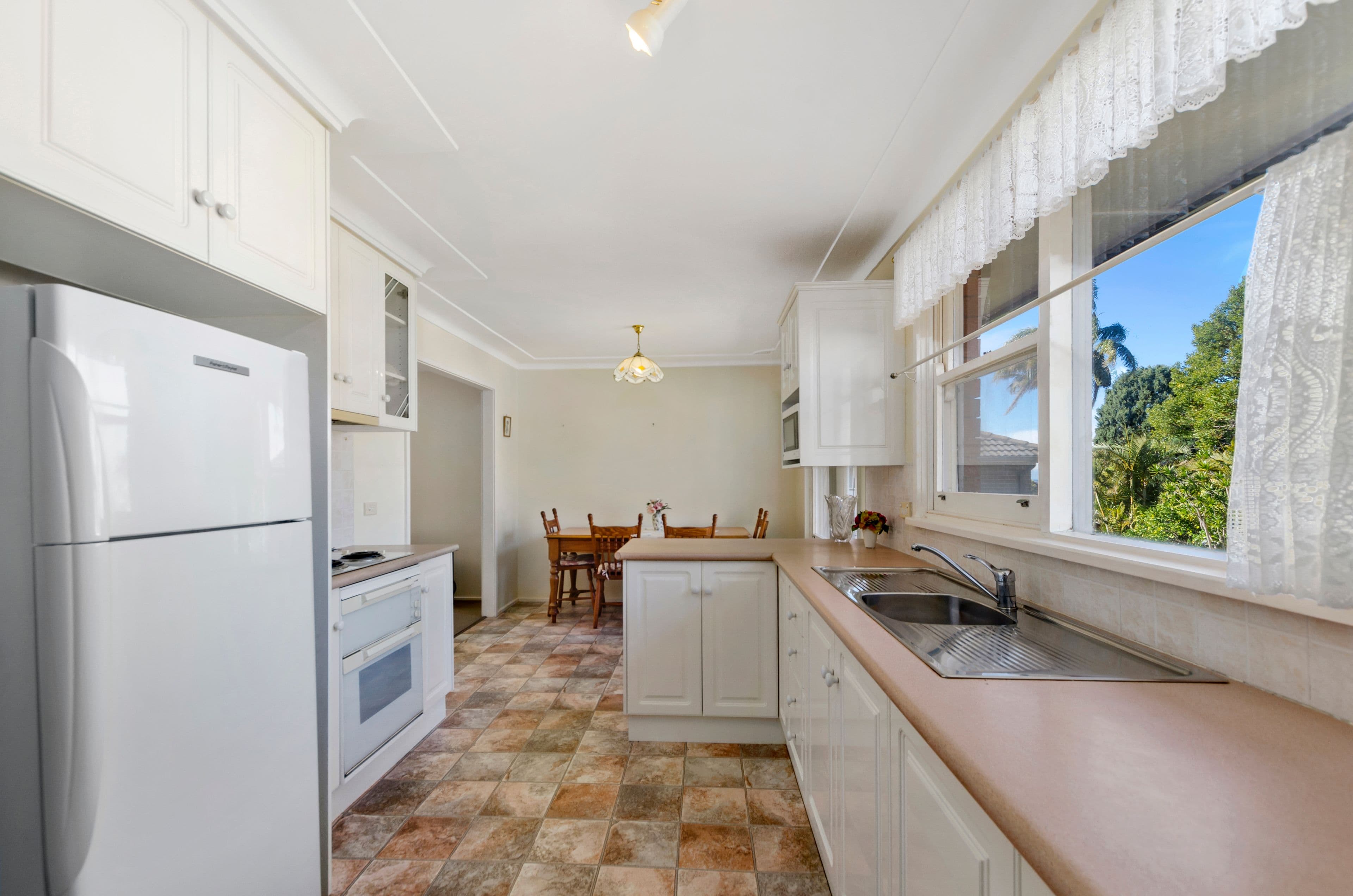 13 Nardoo Crescent, Thirroul - Thumbnail 2