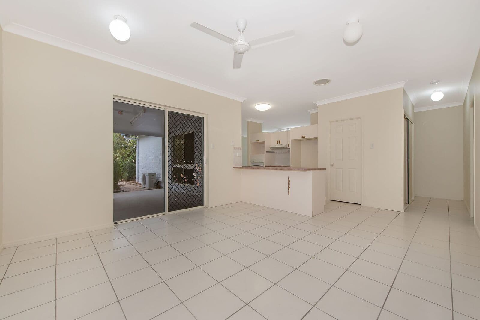 16 Gilmour Crescent, Kirwan QLD 4817, Kirwan - Thumbnail 4