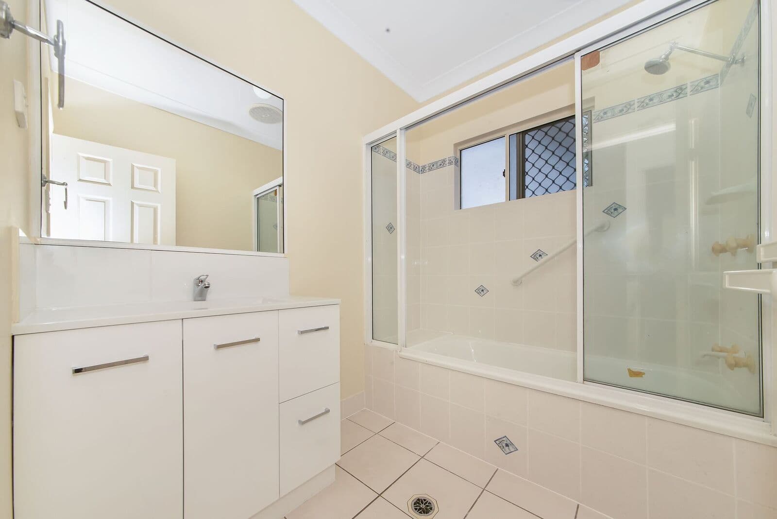 16 Gilmour Crescent, Kirwan QLD 4817, Kirwan - Thumbnail 6