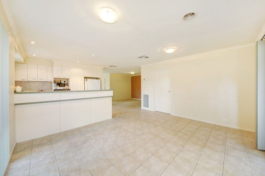 121 Streeton Drive, STIRLING ACT 2611, Stirling - Thumbnail 3