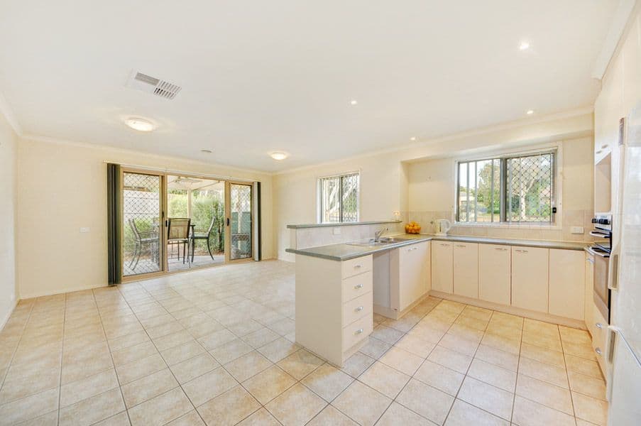 121 Streeton Drive, STIRLING ACT 2611, Stirling - Thumbnail 4