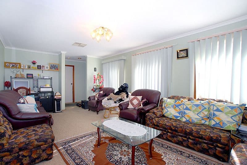 17 Clifton Way, ENDEAVOUR HILLS VIC 3802, Endeavour Hills - Thumbnail 2