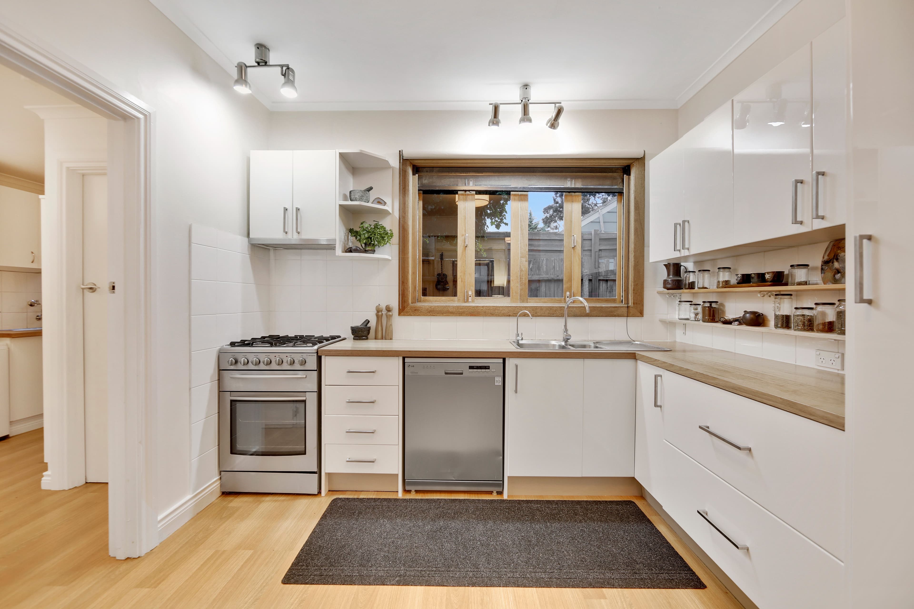 37 Frome Avenue, Frankston VIC 3199, Frankston - Thumbnail 2