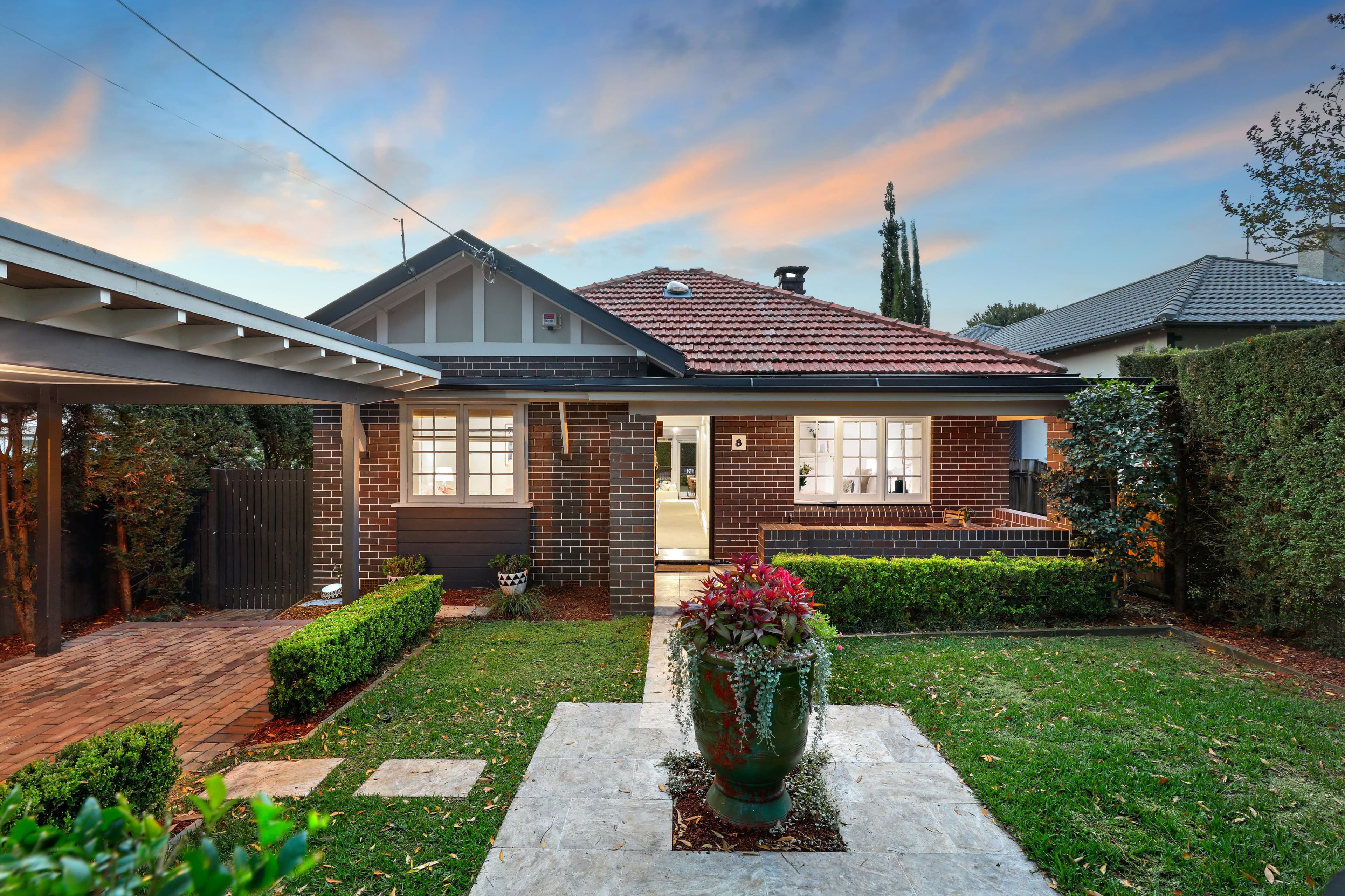 8 Windsor Road, Willoughby - Thumbnail 2