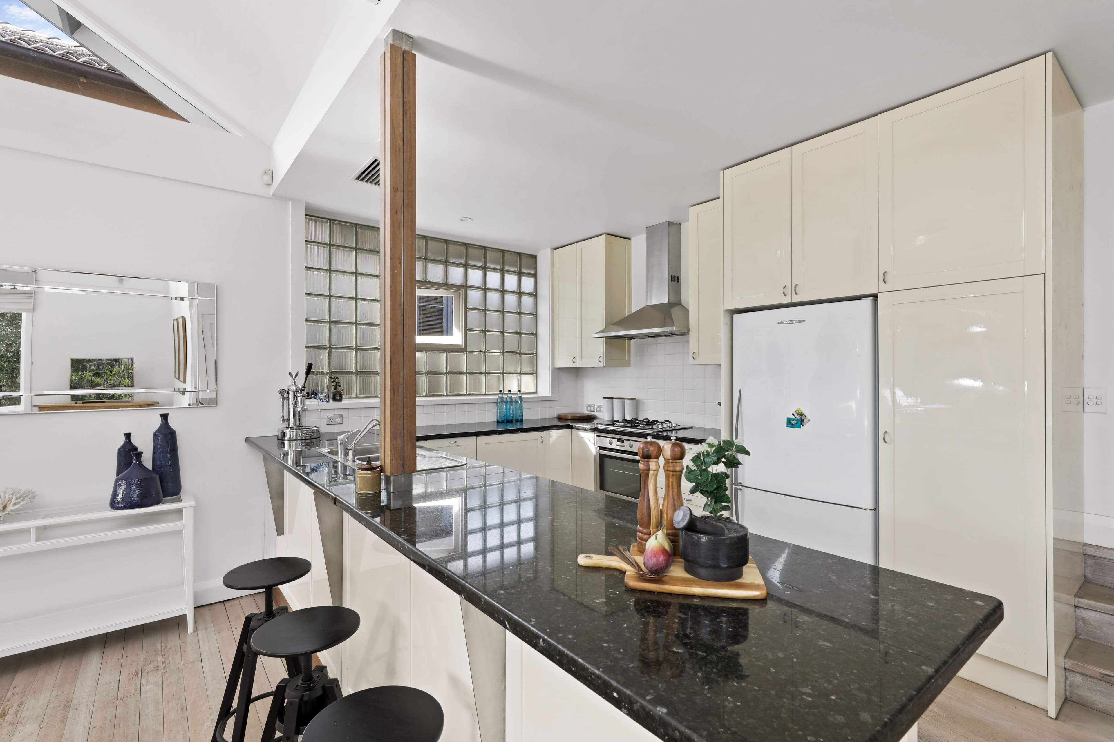 8 Windsor Road, Willoughby - Thumbnail 8