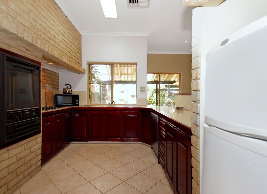 75 Lakeshore Close, BALLAJURA WA 6066, Ballajura - Thumbnail 3