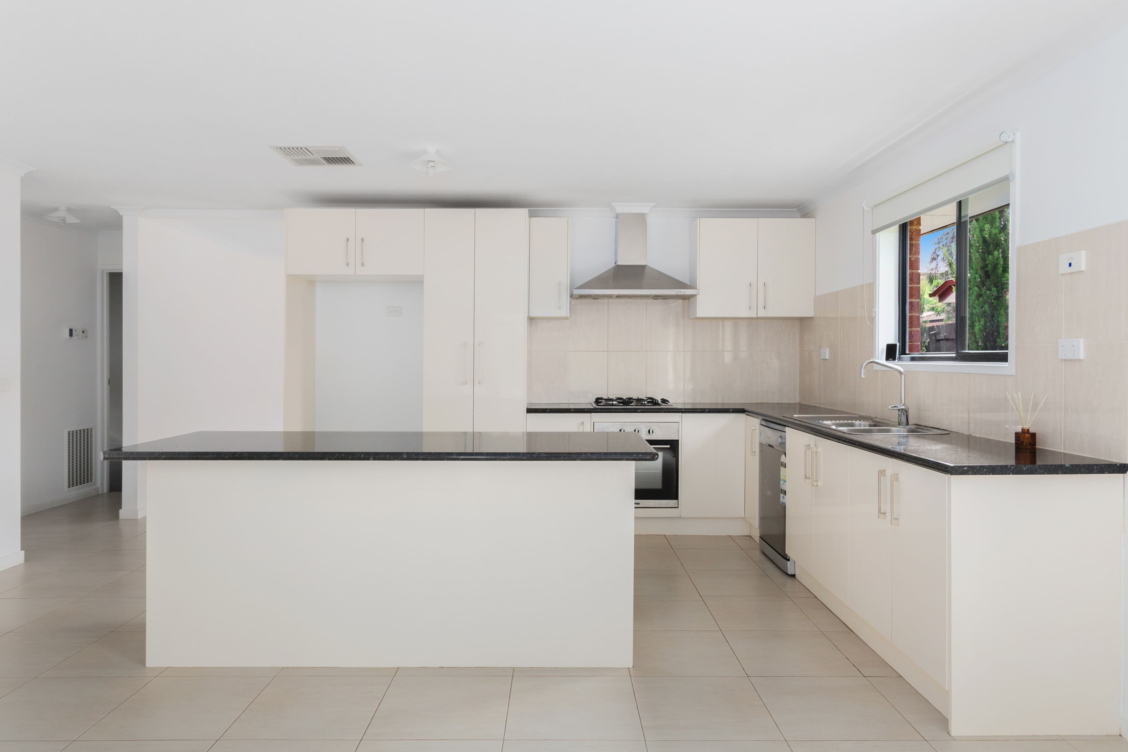 4 Ayesha Rise, Pakenham VIC 3810, Pakenham - Thumbnail 3