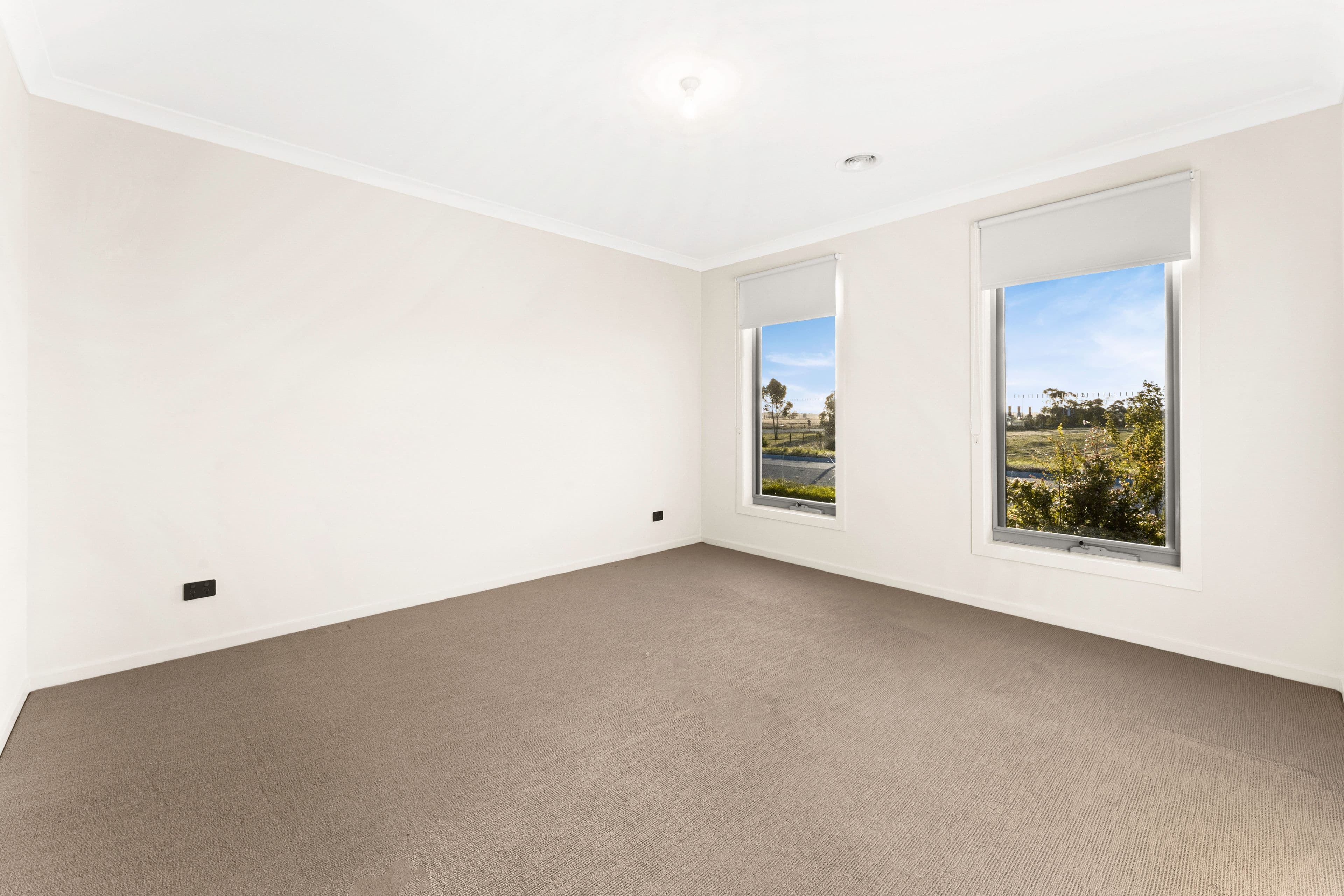 27 Orleana Way, Clyde North VIC 3978, Clyde North - Thumbnail 6