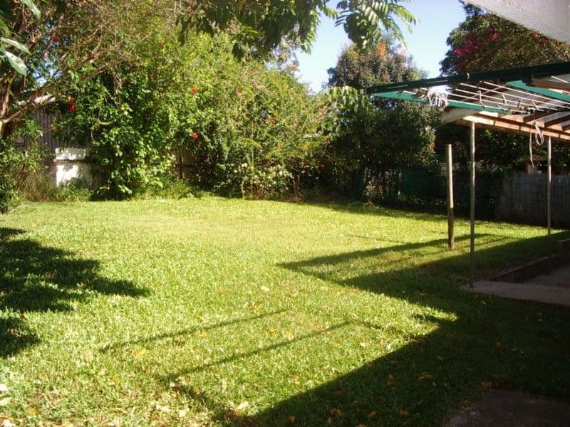 40 Deakin Avenue, SOUTHPORT QLD 4215, Southport - Thumbnail 2