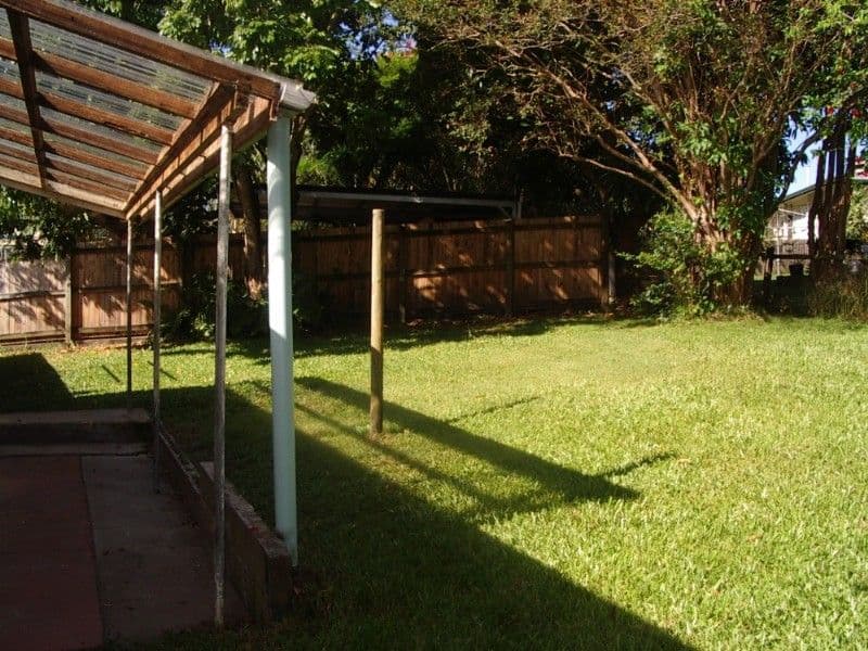 40 Deakin Avenue, SOUTHPORT QLD 4215, Southport - Thumbnail 3