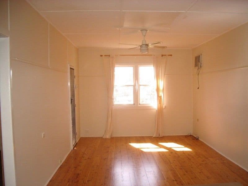 40 Deakin Avenue, SOUTHPORT QLD 4215, Southport - Thumbnail 4