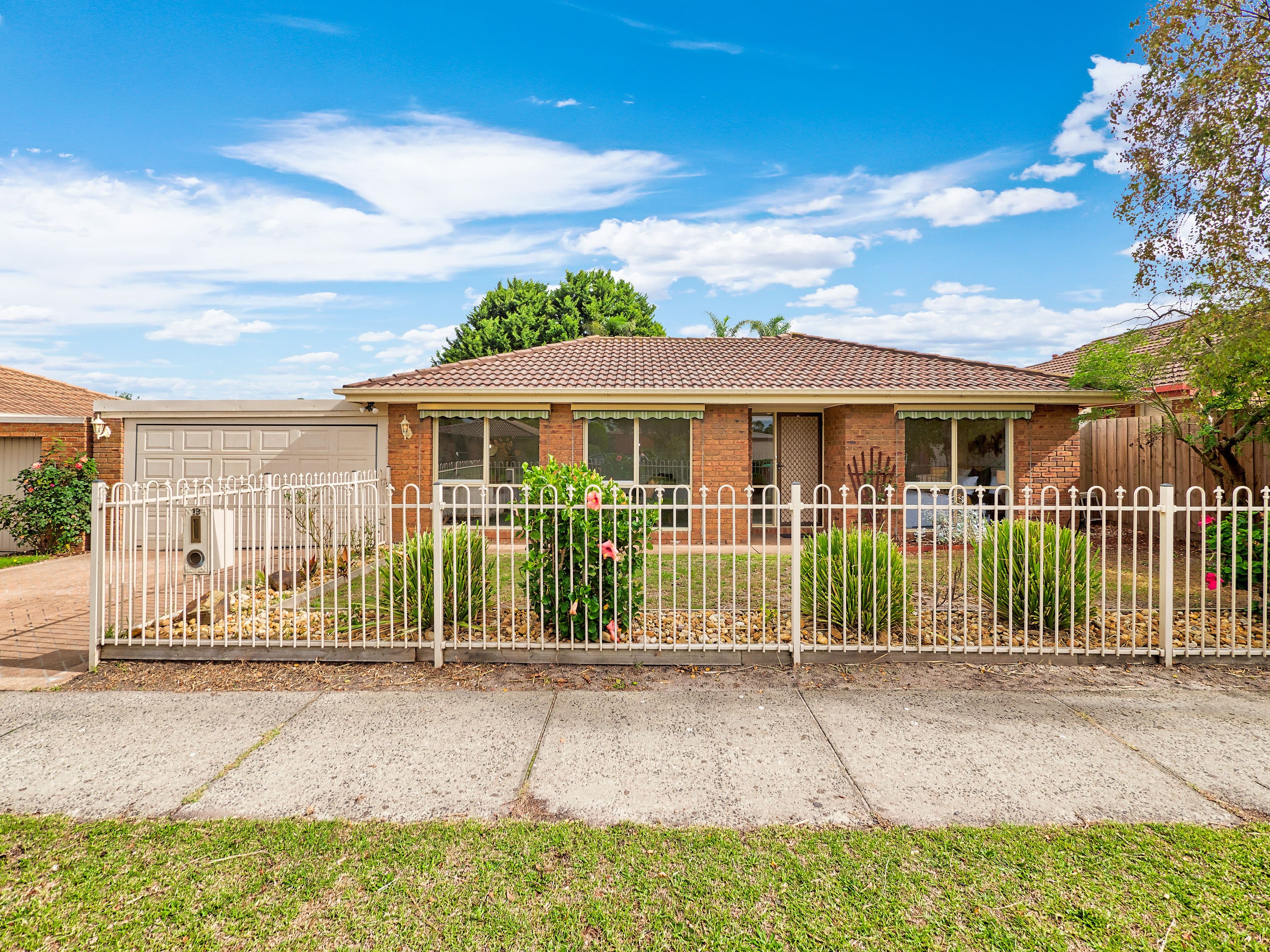 19 Hazelwood Avenue, Cranbourne North VIC 3977, Cranbourne North - Image 1