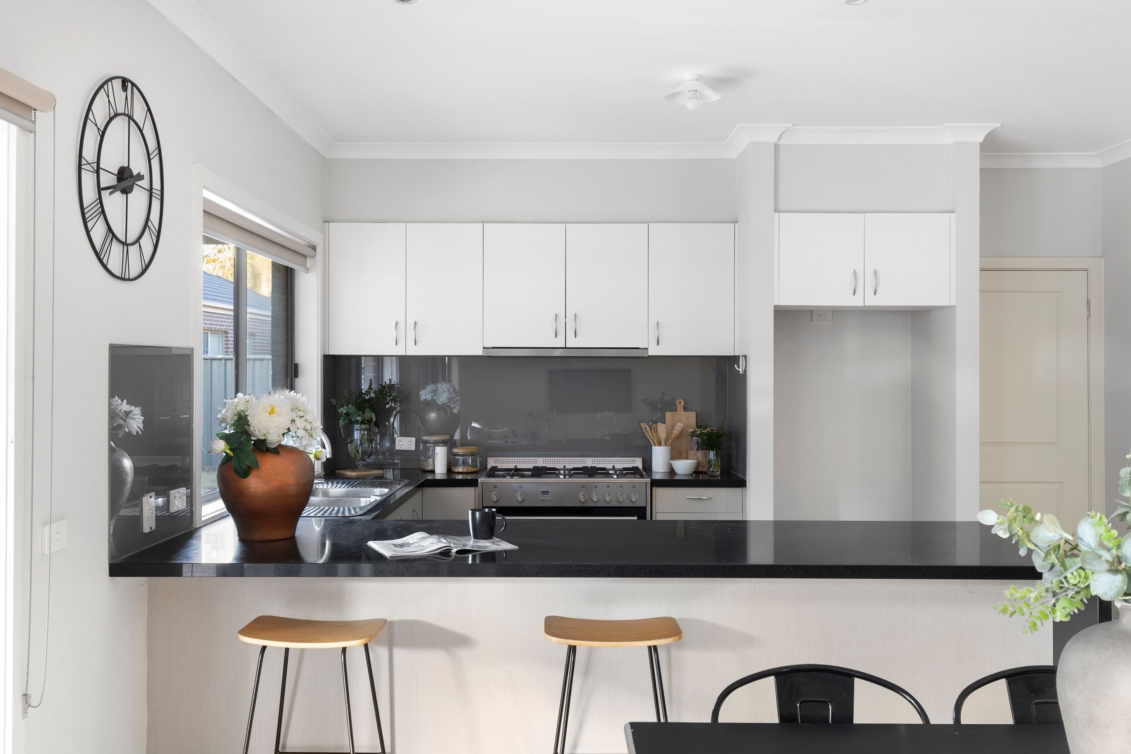 16 Barmah Drive, South Morang VIC 3752, South Morang - Thumbnail 2