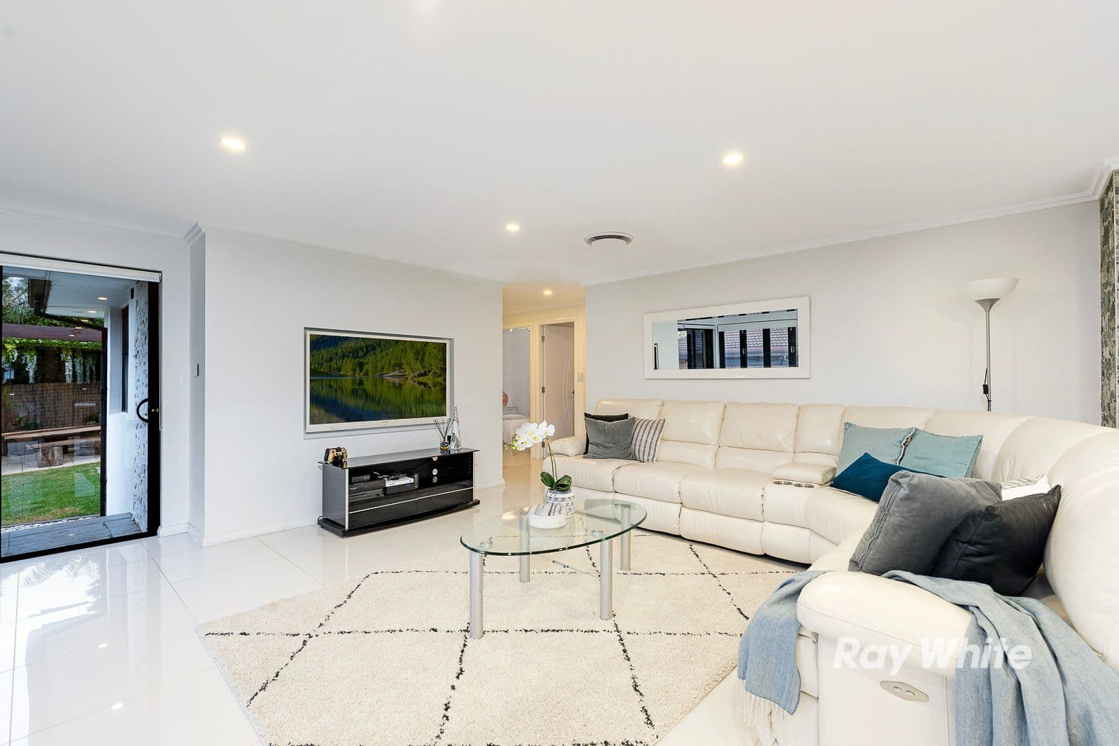 21 Sporing Avenue, Kings Langley - Thumbnail 5