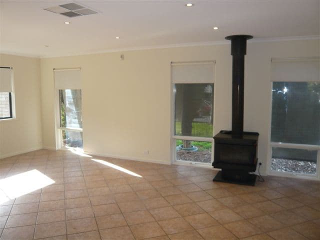 20 Abrehart Road, Pakenham, VIC, 3810, Pakenham - Thumbnail 2