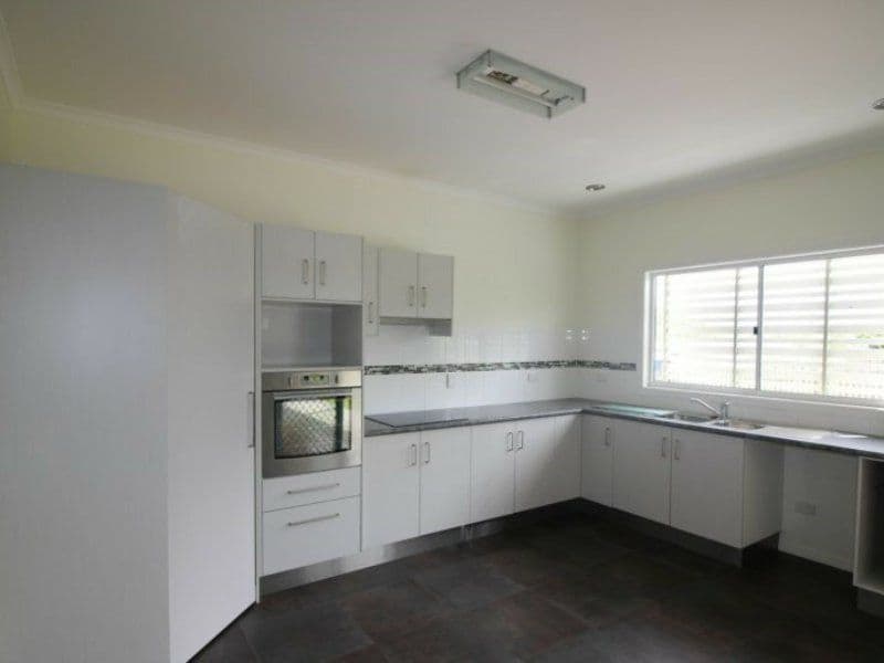 18 Horton Street, Biggenden QLD 4621, Biggenden - Thumbnail 2