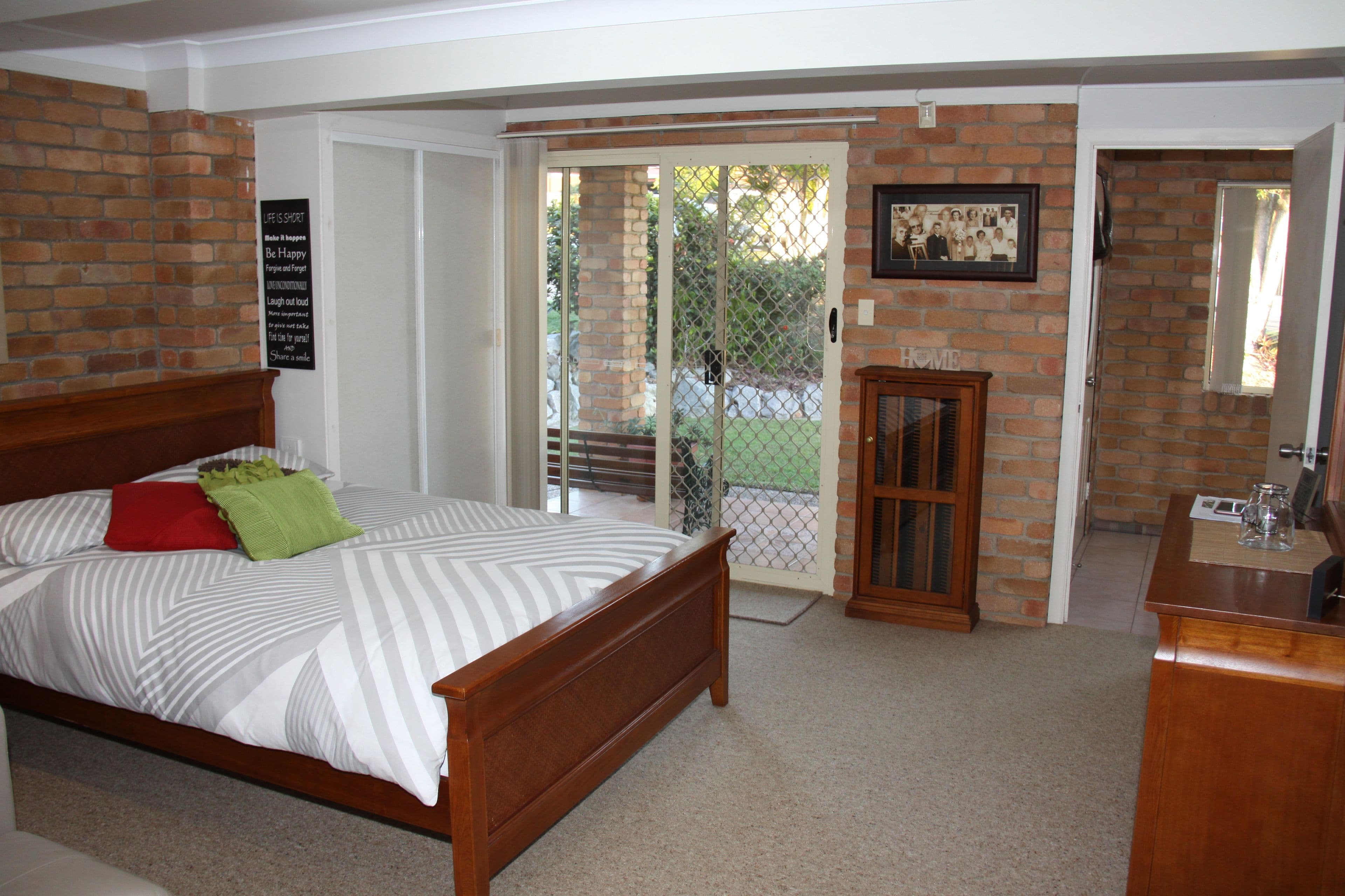 86 Booth Avenue, Tannum Sands QLD 4680, Tannum Sands - Thumbnail 5