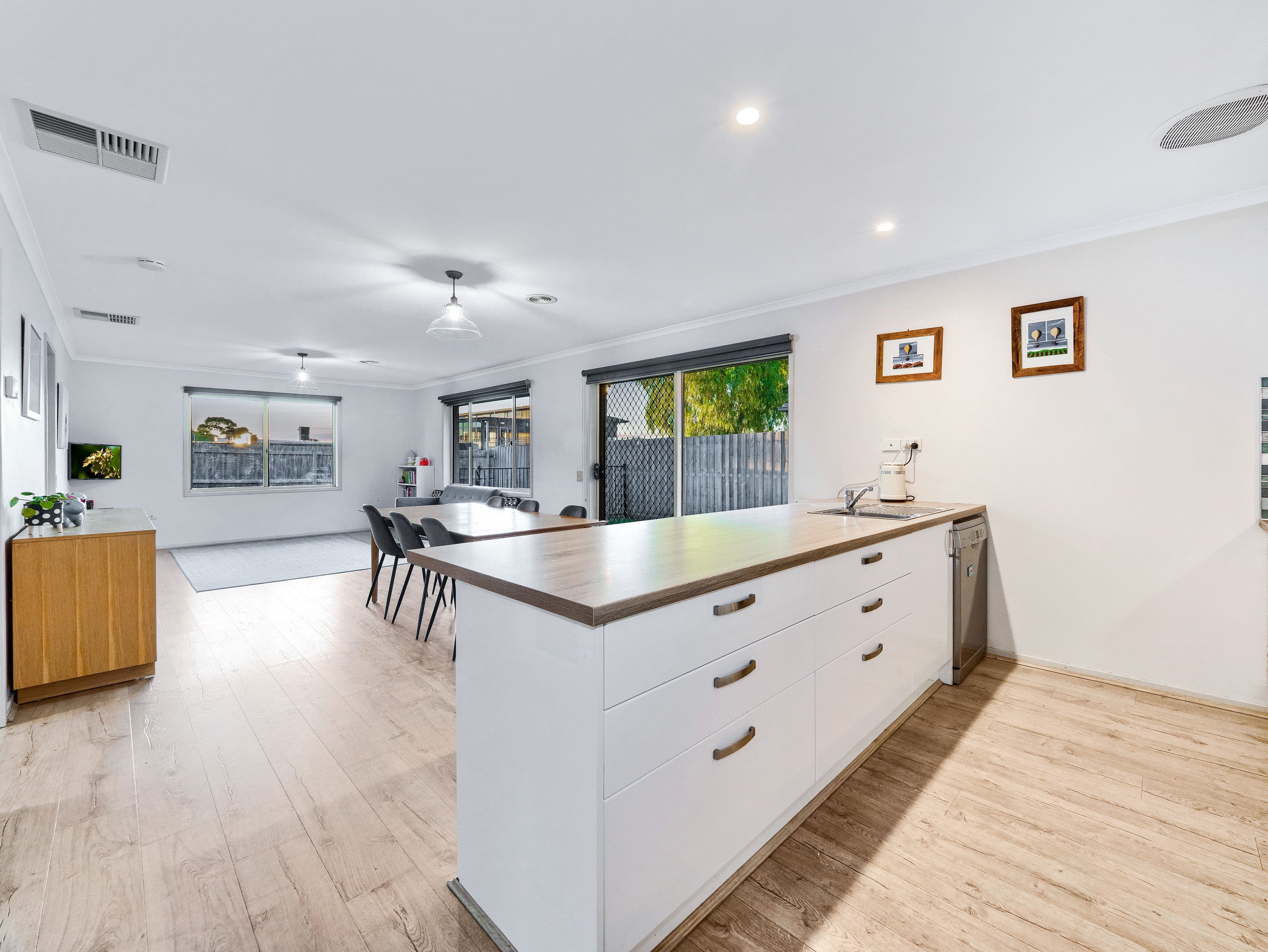 9 Scarborough Avenue, Cranbourne West VIC 3977, Cranbourne West - Thumbnail 7