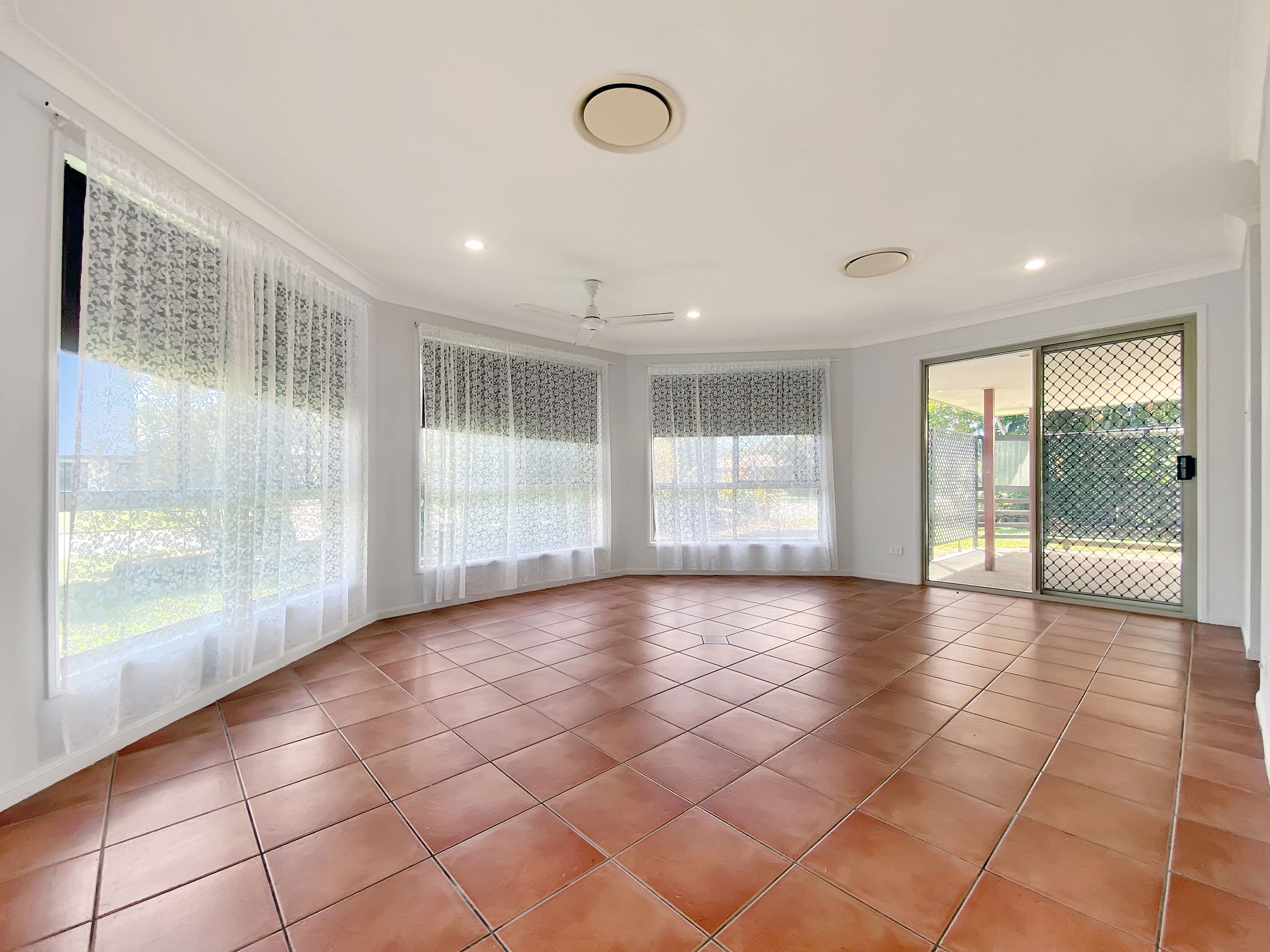 22 Michael Avenue, Sarina QLD 4737, Sarina - Thumbnail 3