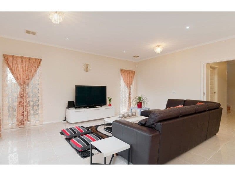 42 PACIFIC Drive, Mooroolbark VIC 3138, Mooroolbark - Thumbnail 2