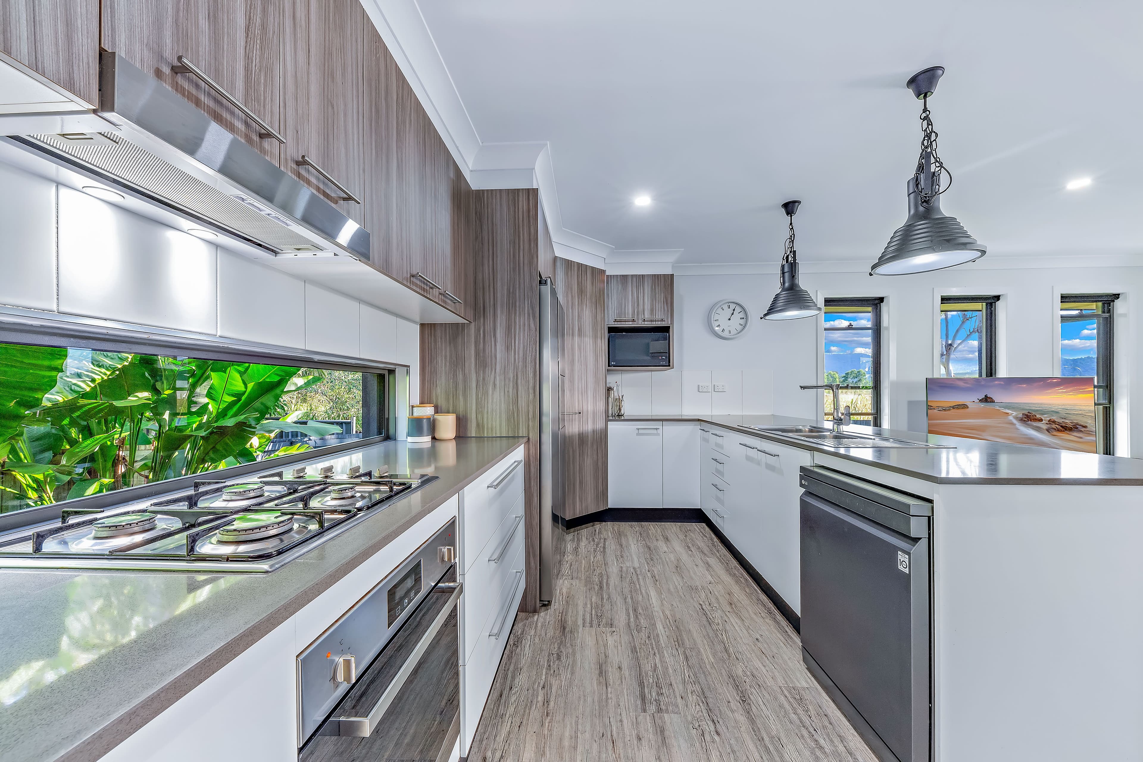 14 Pearl Street, Cannonvale QLD 4802, Cannonvale - Thumbnail 2