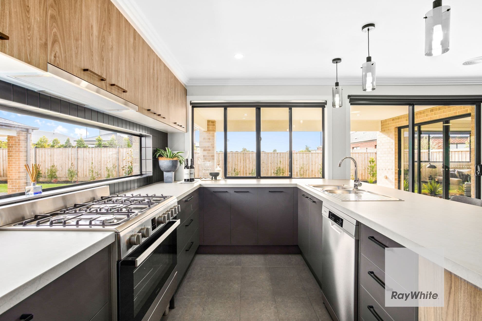 15 Taradale Crescent, FRASER RISE VIC 3336, Fraser Rise - Thumbnail 4