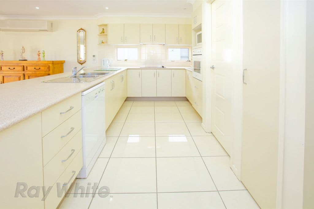 5 Waterside Drive, SPRINGFIELD LAKES QLD 4300, Springfield Lakes - Thumbnail 4
