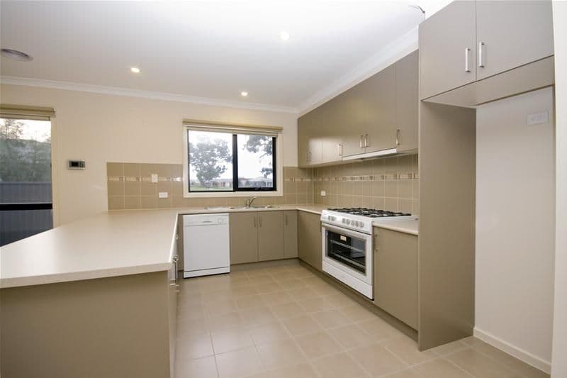 17 Borrack Crescent, MERNDA VIC 3754, Mernda - Thumbnail 2