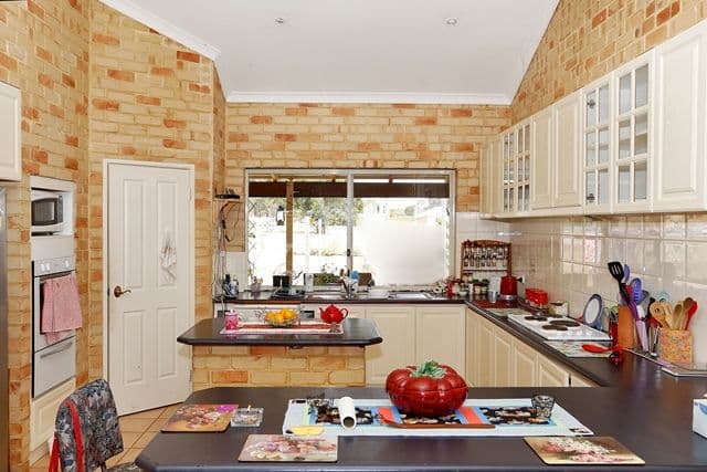 12 Friars Knoll Court, BULLSBROOK WA 6084, Bullsbrook - Thumbnail 2