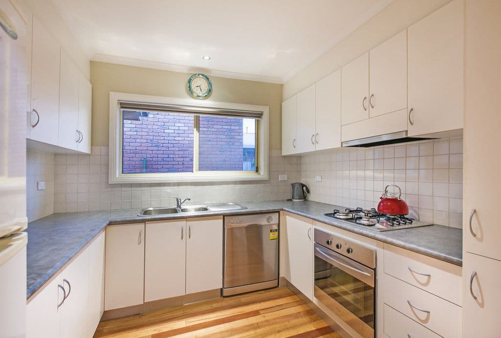 16 Cuthbert Road, Reservoir VIC 3073, Reservoir - Thumbnail 4