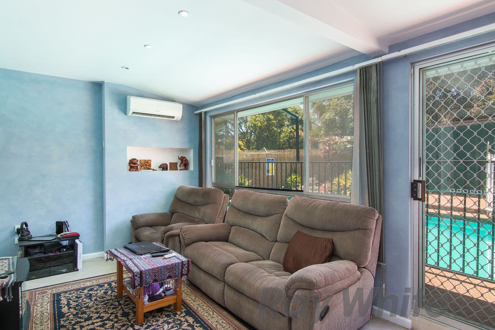 33 Hazleton Grove, Charlestown - Thumbnail 5
